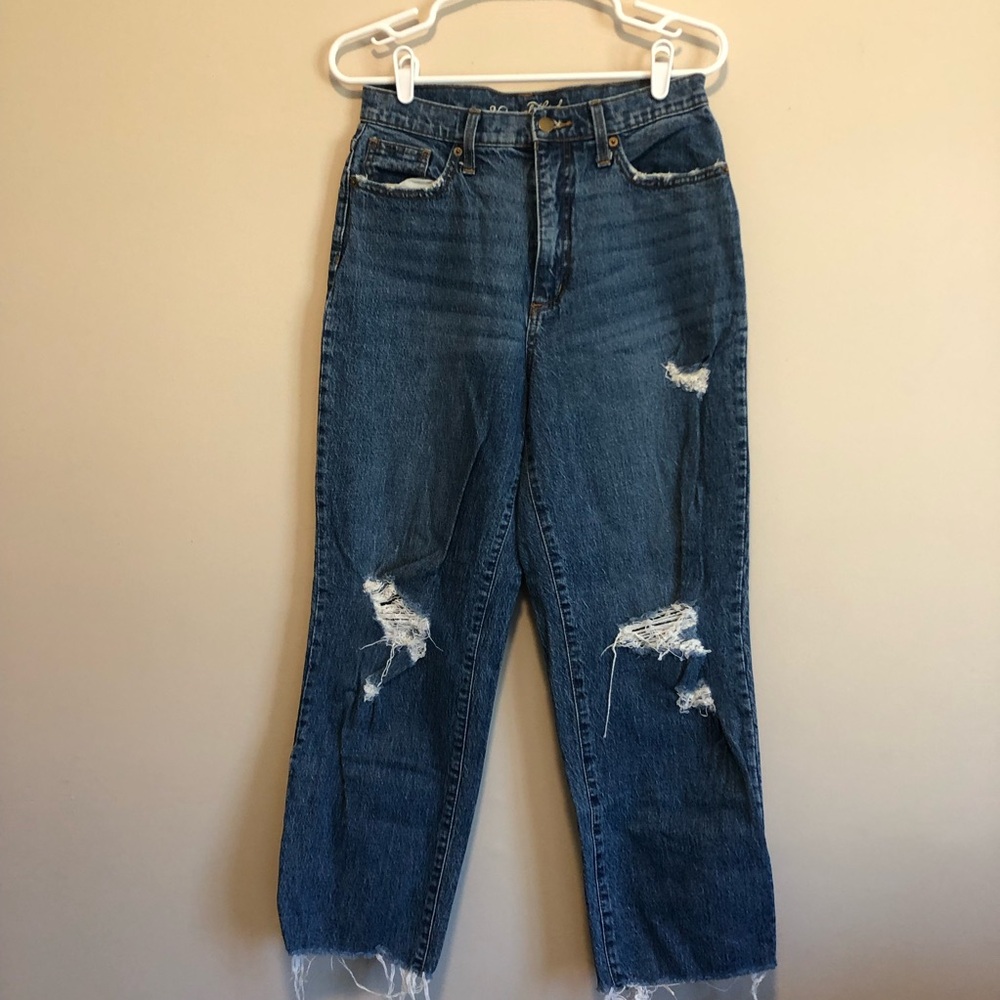 Universal Threads Distressed Mom Jeans